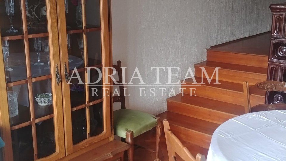 HOUSE IN A ROW WITH APARTMENT AND OFFICE SPACE, GREAT OPPORTUNITY! POVLJANA - ZADAR