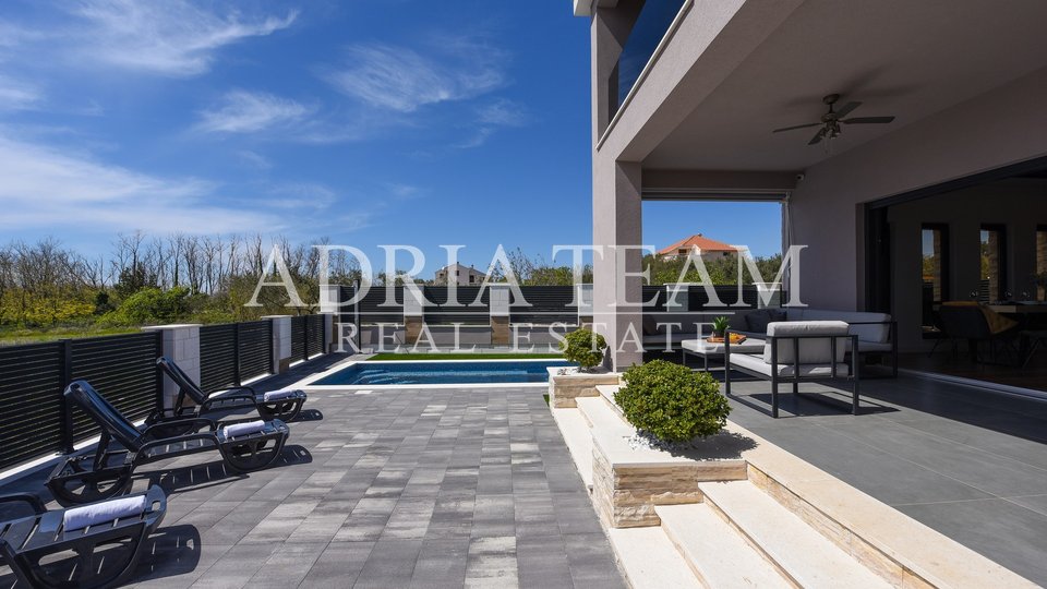 VILLA WITH POOL, 100 m FROM THE SEA,  GREAT LOCATION - PRIVLAKA, ZADAR