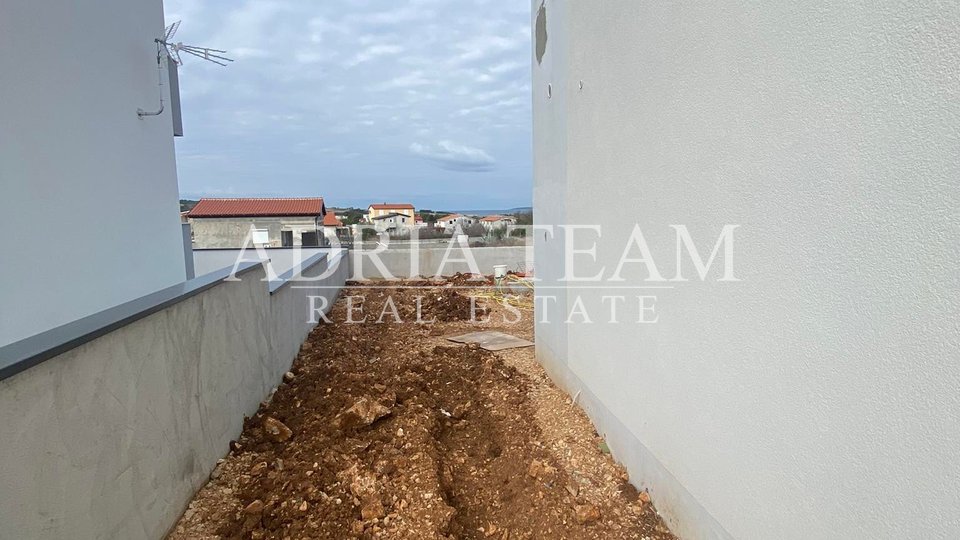 FAMILY HOUSE WITH BIG YARD, 400 M FROM THE SEA, NORTHERN PART OF VIR