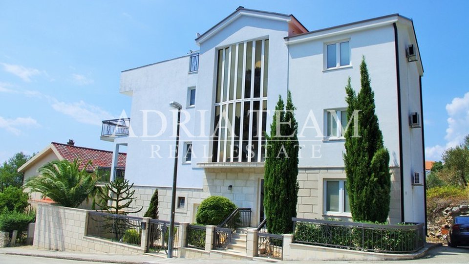 House, 470 m2, For Sale, Makarska