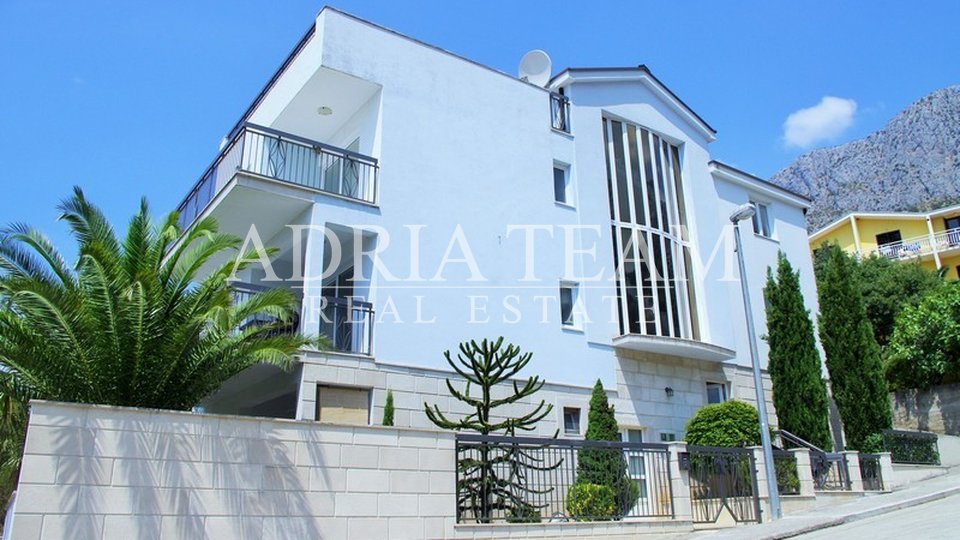 House, 470 m2, For Sale, Makarska