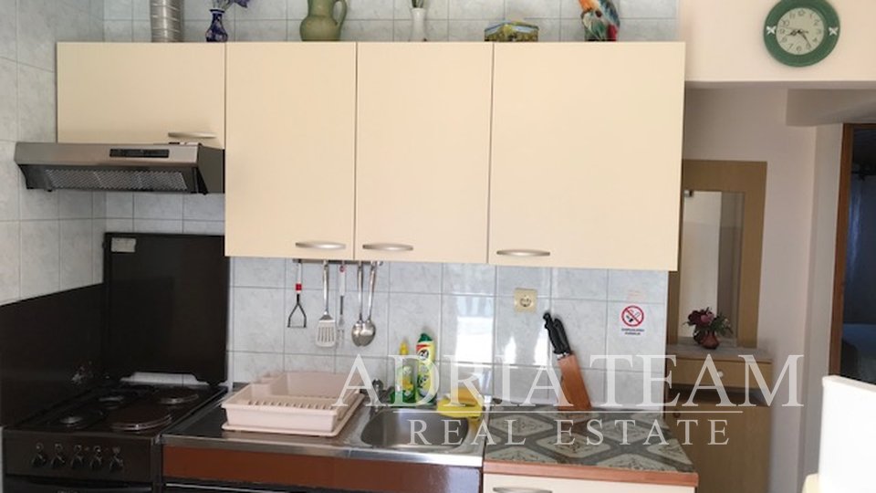 APARTMÁNOVÝ DŮM SE ZAHRADOU A KRYTOU TERASOU, 160 m OD MOŘE - VIR (JIŽNÍ STRANA)
