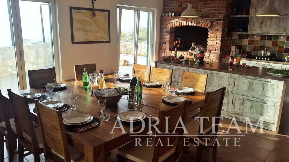 House, 510 m2, For Sale, Makarska