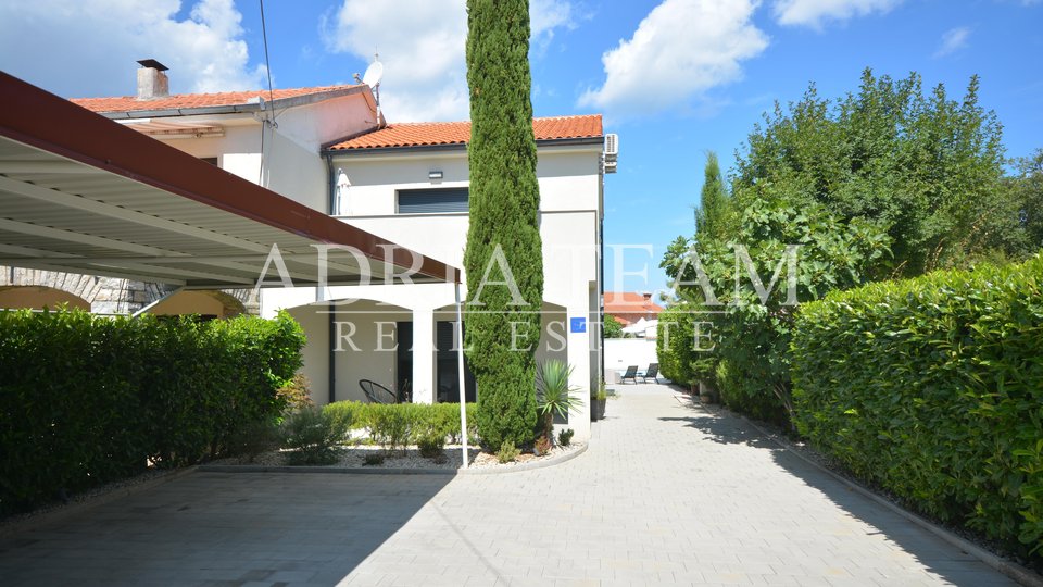 SEMI-DETACHED HOUSE WITH 2 APARTMENTS, CLOSE TO THE CENTER - MALINSKA, KRK