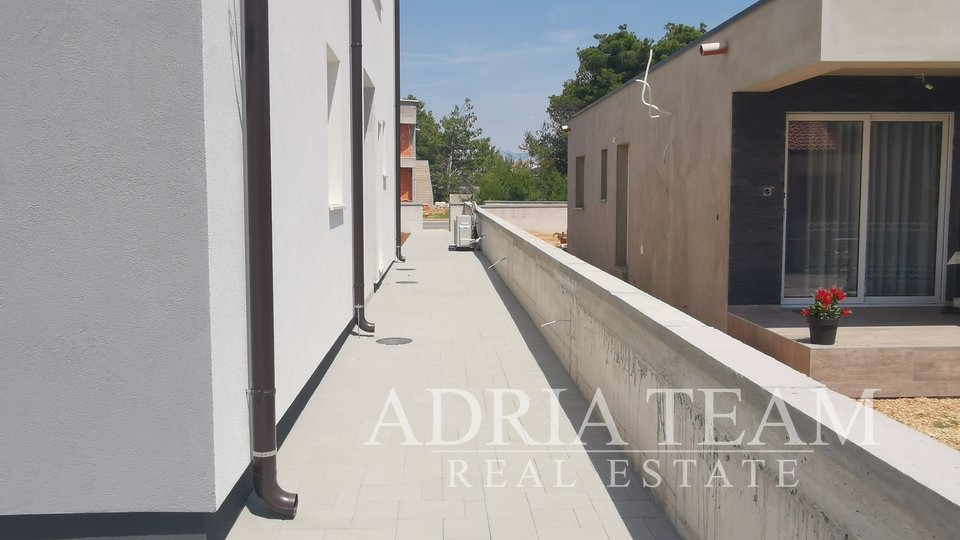 APARTMAN, NOVOGRADNJA, 200 m OD MORA - VIR