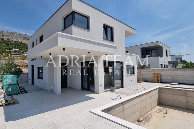 House, 200 m2, For Sale, Podstrana