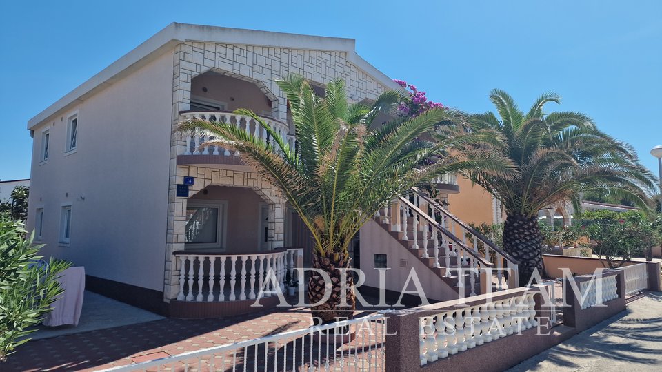 APARTMÁNOVÝ DŮM, 300 m OD MOŘE - VIR