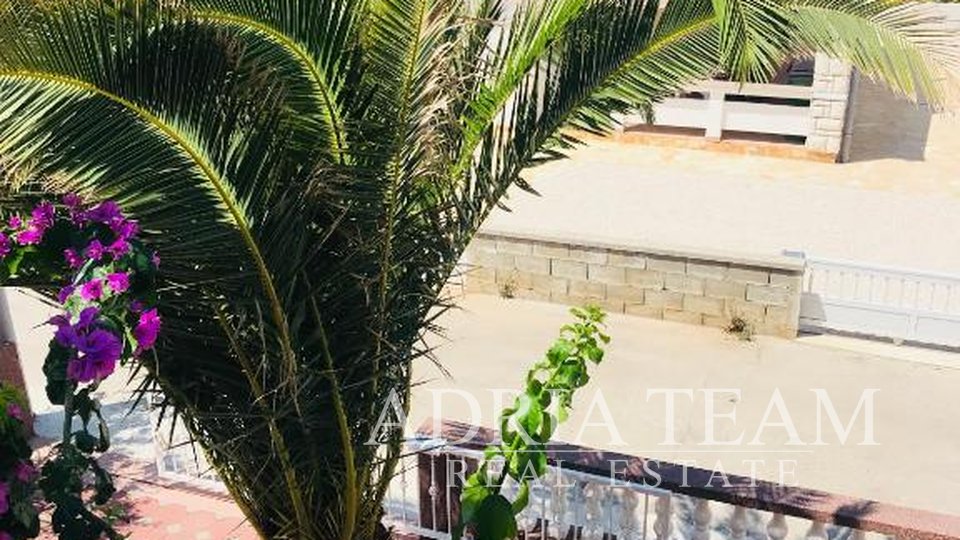 APARTMÁNOVÝ DŮM, 300 m OD MOŘE - VIR