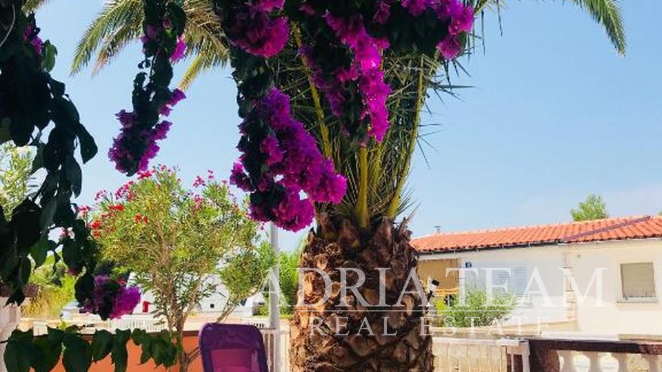 APARTMÁNOVÝ DŮM, 300 m OD MOŘE - VIR