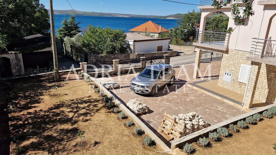 HOUSE WITH 2 APARTMENTS, IMMEDIATE PROXIMITY TO THE SEA - MASLENICA