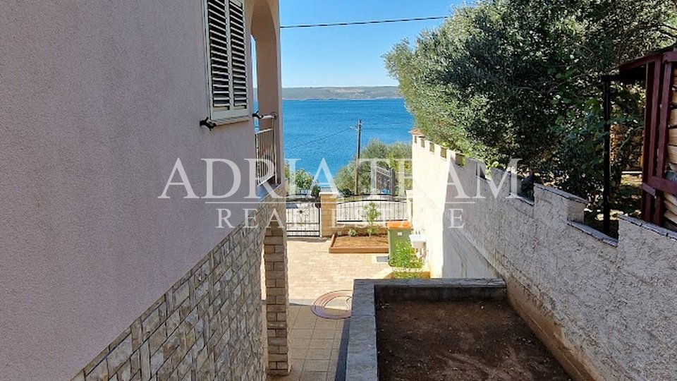 HOUSE WITH 2 APARTMENTS, IMMEDIATE PROXIMITY TO THE SEA - MASLENICA