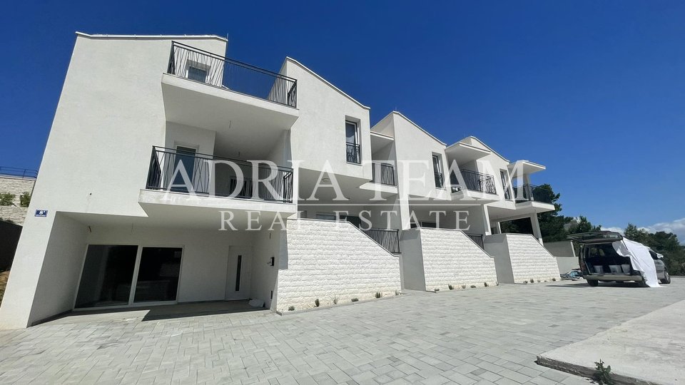 HOUSES IN A ROW, 50 M FROM THE SEA, EXCELLENT POSITION, NIN - ZATON