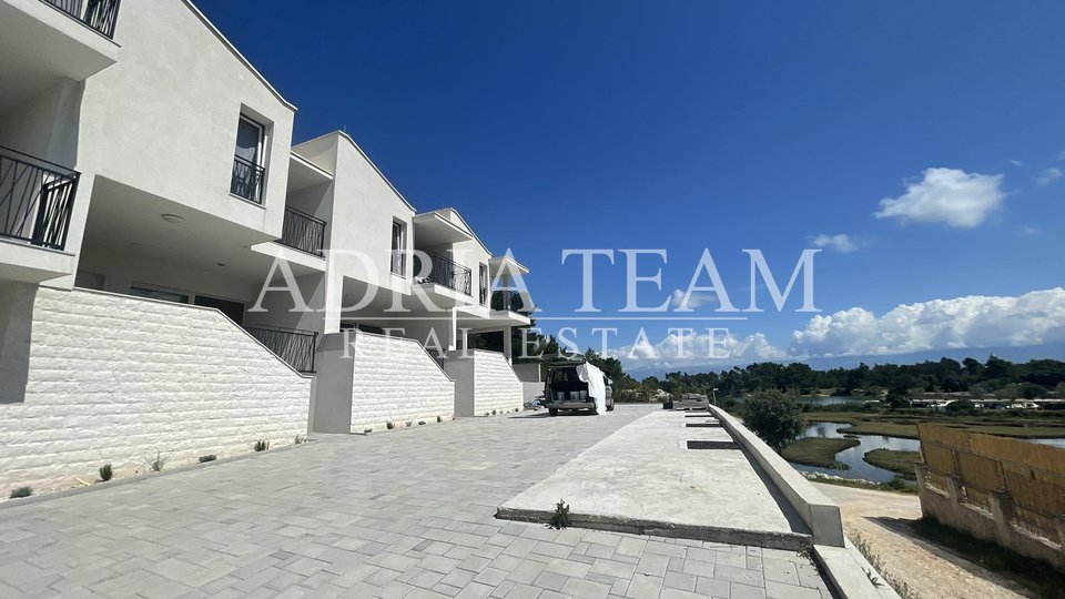 HOUSES IN A ROW, 50 M FROM THE SEA, EXCELLENT POSITION, NIN - ZATON