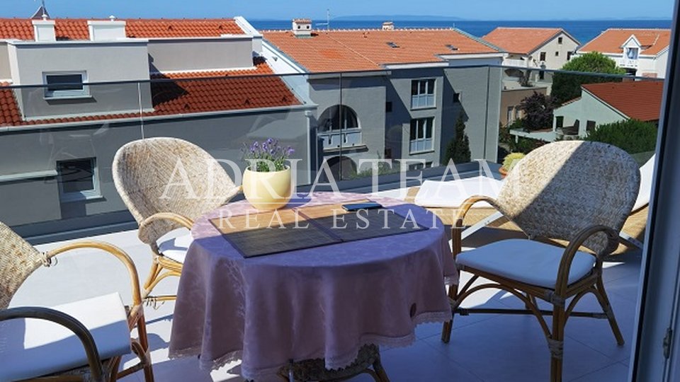 THREE-BEDROOM APARTMENT IN RESIDENTIAL BUILDING, EXCELLENT LOCATION, ONE MINUTE AWAY FROM THE BEACH - NOVALJA, PAG