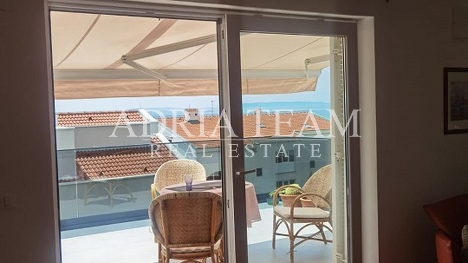 THREE-BEDROOM APARTMENT IN RESIDENTIAL BUILDING, EXCELLENT LOCATION, ONE MINUTE AWAY FROM THE BEACH - NOVALJA, PAG