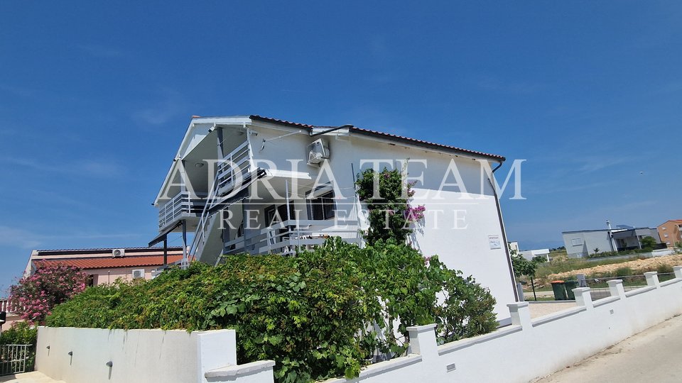 HOUSE WITH 5 APARTMENTS, 200 m FROM THE SEA - PRIVLAKA