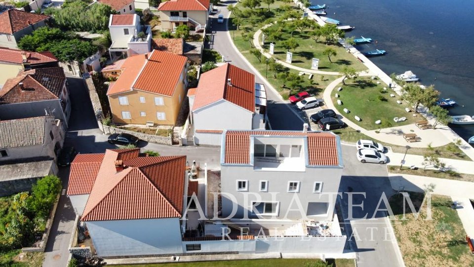 LUXUSNÍ VILA S BAZÉNEM A JACUZZI, PRVNÍ ŘADA K MOŘI - NIN