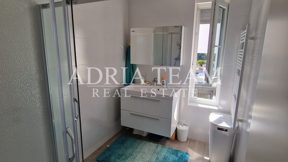 APARTMENT ON THE SECOND FLOOR OF RESIDENTIAL BUILDING, FIRST ROW TO THE SEA - DIKLO, ZADAR