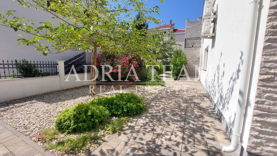 HOUSE WITH FOUR APARTMENTS AND SWIMMING POOL, SPRING SALE! - SABUNIKE, PRIVLAKA