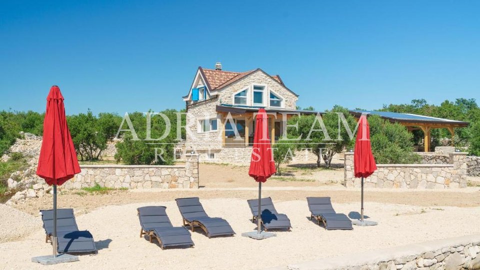 STONE VILLA, FIRST ROW TO THE SEA, RIGHT NEXT TO THE BEACH - BETINA, MODRAVE