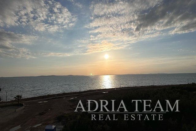 RESIDENTIAL BUILDING, NEW CONSTRUCTION, FIRST ROW TO THE SEA, EXCELLENT OFFER! - PRIVLAKA