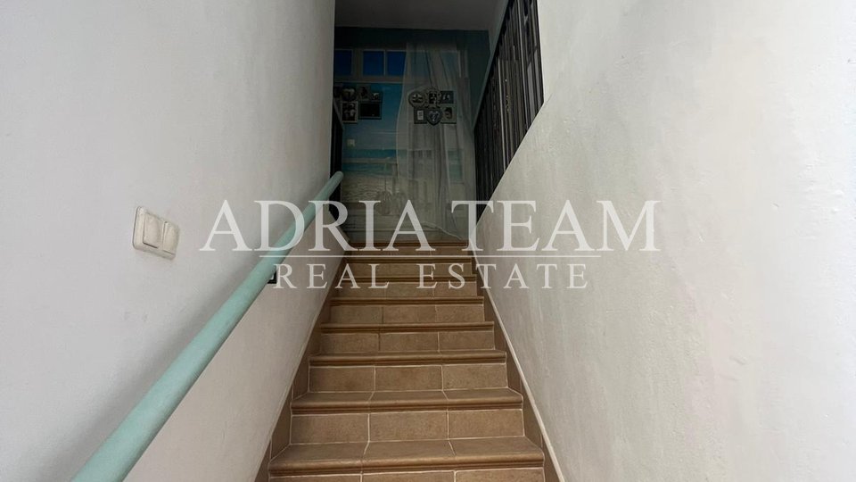 TERRACED HOUSE WITH APARTMENT AND COMMERCIAL SPACE, EXCELLENT LOCATION AND INVESTMENT - PIROVAC, CENTER