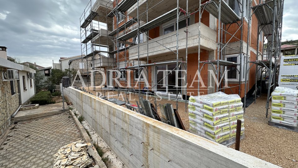 APARTMENTS IN RESIDENTIAL BUILDING UNDER CONSTRUCTION, BEAUTIFUL VIEW, 45 m FROM THE SEA - VINJERAC