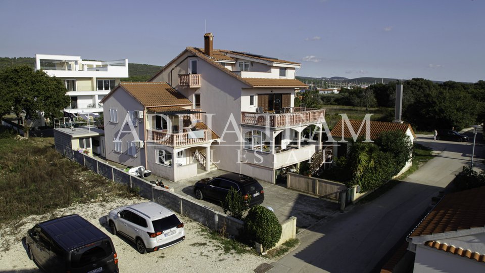 APARTMENT HOUSE WITH 6 APARTMENTS , 170 M FROM SEA, BIBINJE - ZADAR