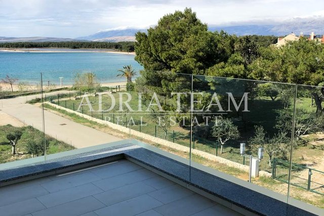 APARTMENT WITH 3 BEDROOMS, 1st ROW TO THE SEA, POVLJANA - PAG