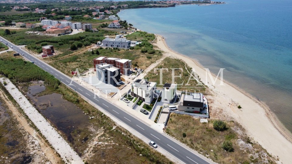 HOUSE ON ATTRACTIVE LOCATION, FIRST ROW TO THE SEA, NEW CONSTRUCTION - PRIVLAKA