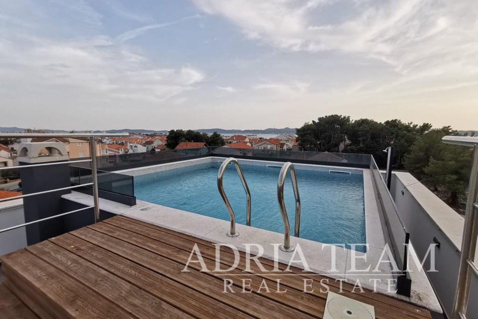 FOURBEDROOM APARTMENT WITH ROOF TERRACE AND SWIMMING POOL, NEW