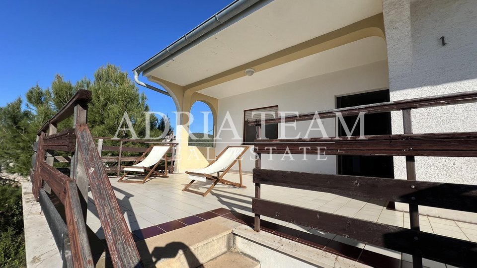 EXCELLENT OPPORTUNITY!!! RIGHT NEXT TO THE BEACH! HOUSE WITH GARAGE AND SEA VIEW, BRGULJE - MOLAT