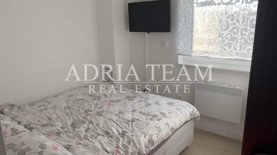 IZVRSNA PRILIKA!! APARTMAN NA 2. KATU STAMBENE ZGRADE S GARAŽOM I VRTOM!  43 M OD MORA - DIKLO, ZADAR