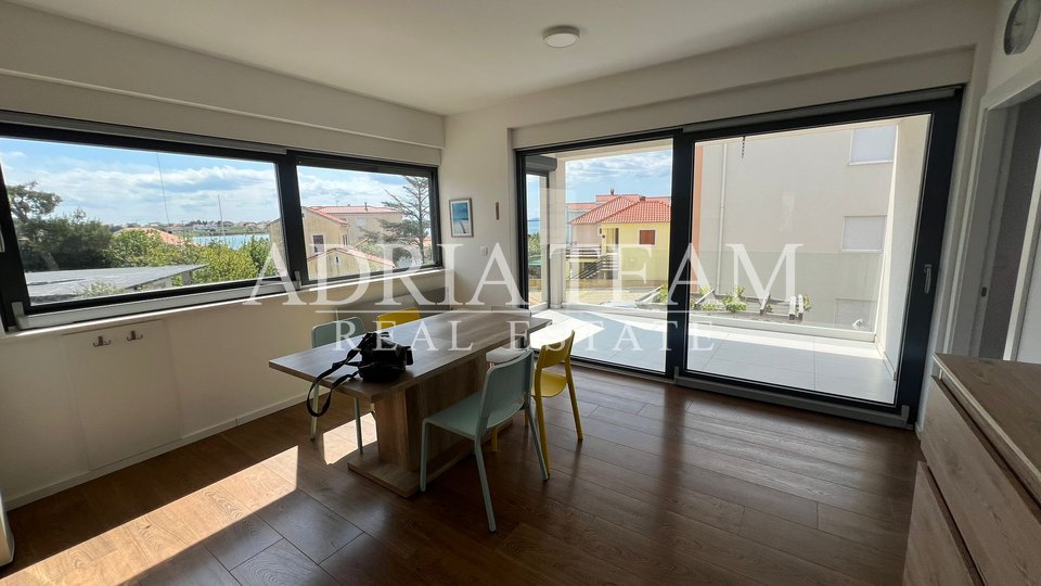 THREE-BEDROOM APARTMENT ON THE FIRST FLOOR OF A RESIDENTIAL BUILDING, 100 m FROM THE BEACH!! PRIVLAKA - ZADAR
