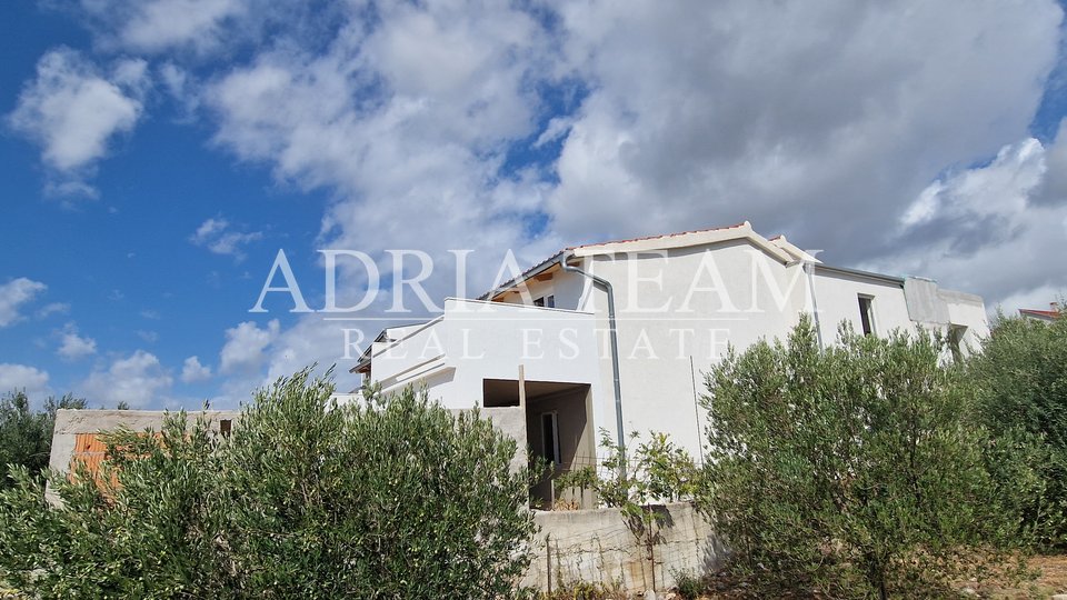 THREE-BEDROOM APARTMENT WITH SEA VIEW - MASLENICA