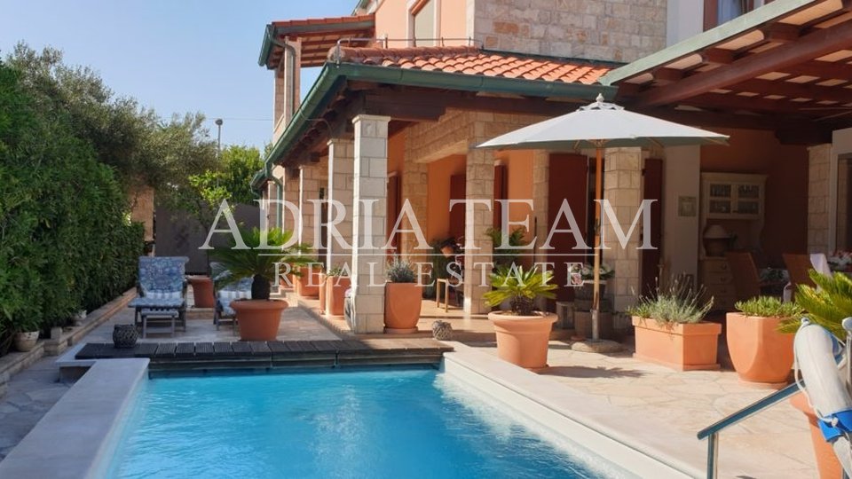 FAMILY VILLA 250 m FROM THE SEA AND THE CENTER - NOVALJA, PAG