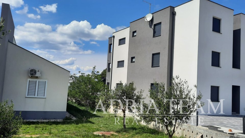 APARTMANI U NOVOGRADNJI, POGLED NA MORE - POVLJANA, PAG