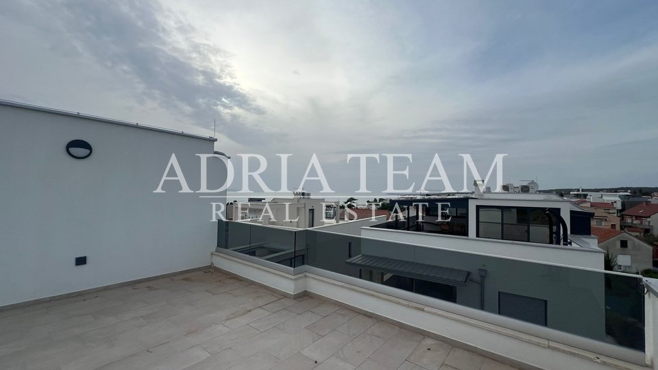 APARTMANI U STAMBENOJ ZGRADI, 150 m OD MORA - DIKLO, ZADAR