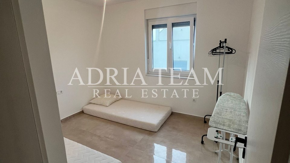 APARTMANI U STAMBENOJ ZGRADI, 150 m OD MORA - DIKLO, ZADAR