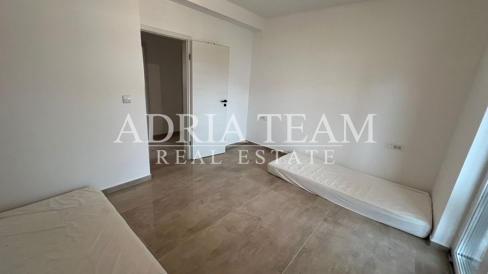 APARTMANI U STAMBENOJ ZGRADI, 150 m OD MORA - DIKLO, ZADAR