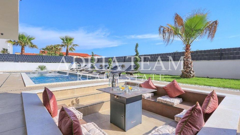 MODERN VILLA WITH COMPLETE EQUIPMENT, QUIET AND PEACEFUL POSITION, NIN - ZATON