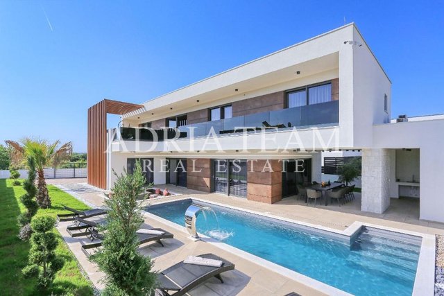 MODERN VILLA WITH COMPLETE EQUIPMENT, QUIET AND PEACEFUL POSITION, NIN - ZATON