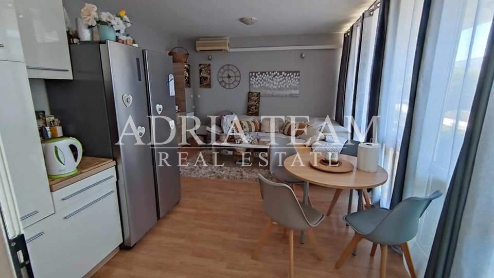 STUDIO APARTMÁ, SKVĚLÁ PŘÍLEŽITOST PRO OBCHODNÍ NEBO OBYTNÝ PROSTOR - STANOVI, ZADAR