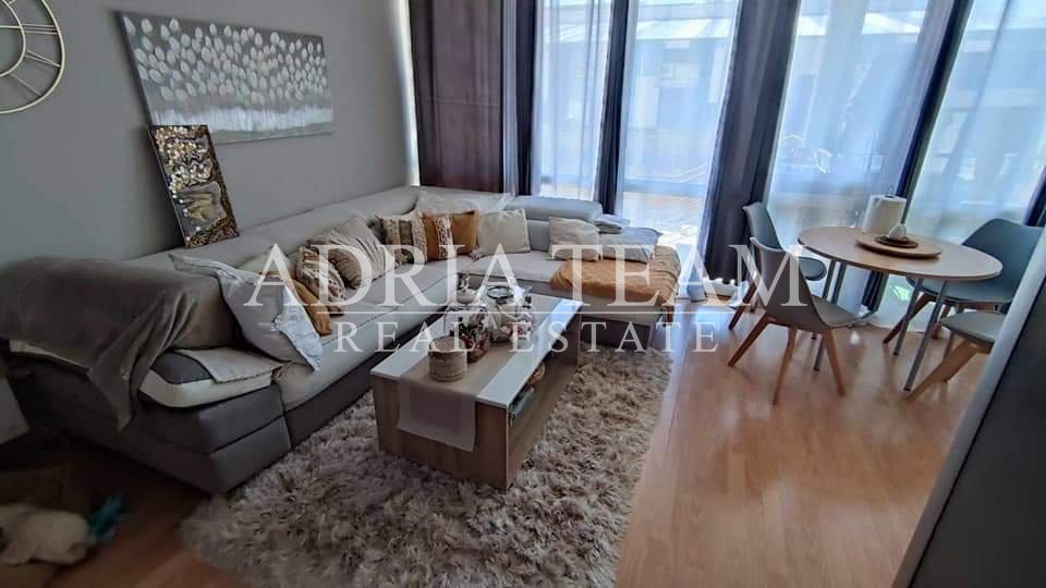 STUDIO APARTMENT, EXCELLENT OPPORTUNITY FOR COMMERCIAL OR RESIDENTIAL SPACE - STANOVI, ZADAR