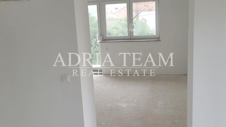 APARTMANI U STAMBENOJ ZGRADI S VRTOM, MIRNA I TIHA POZICIJA, POSEDARJE - ZADAR