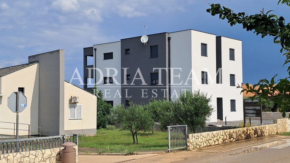 APARTMÁN V NOVOSTAVBĚ, VÝHLED NA MOŘE, ZAHRADA 240 m2 - POVLJANA, PAG