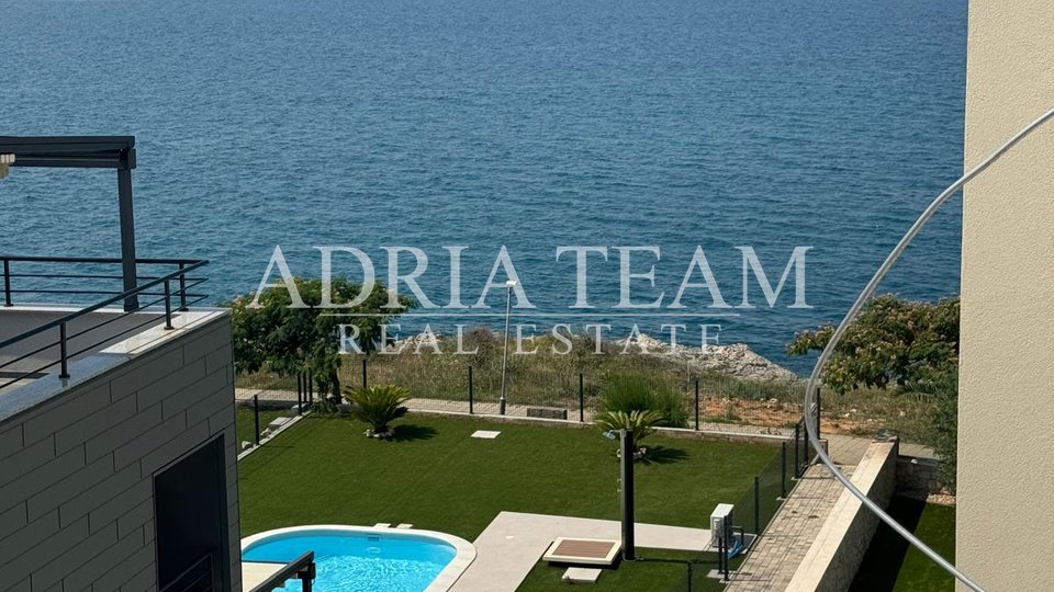 APARTMENT WITH BEAUTIFUL VIEW IN THE FIRST ROW TO THE SEA - PAG, POVLJANA