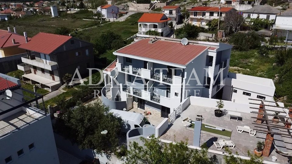 House, 360 m2, For Sale, Ražanac - Rtina