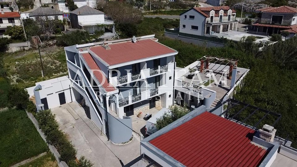 House, 360 m2, For Sale, Ražanac - Rtina