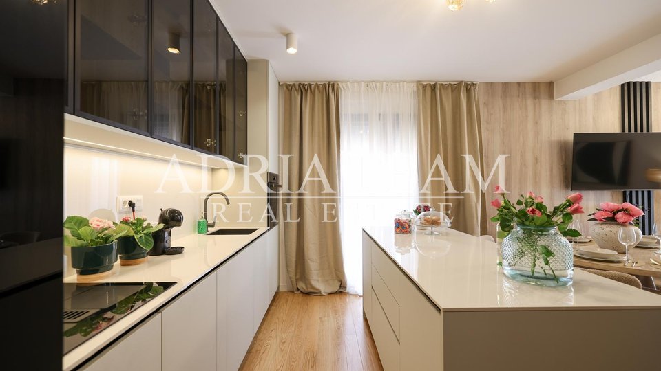 PENTHOUSE SE STŘEŠNÍ TERASOU VE VÝBORNÉ LOKALITĚ, NOVOSTAVBA - STANOVI, ZADAR